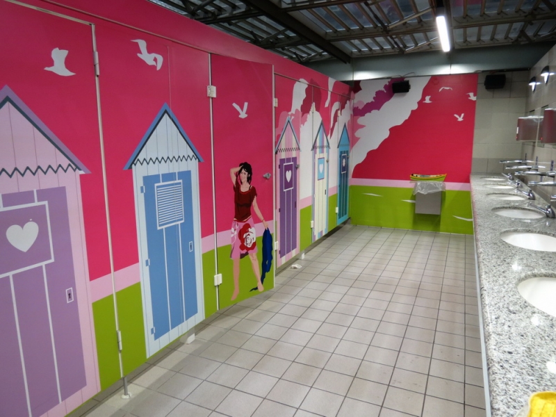 По нужде в различных уголках Мира (фото)