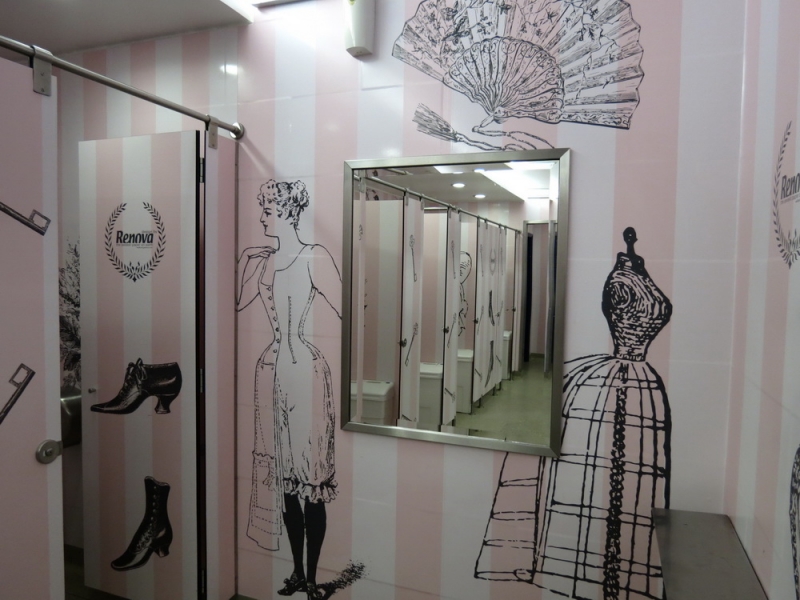 По нужде в различных уголках Мира (фото)