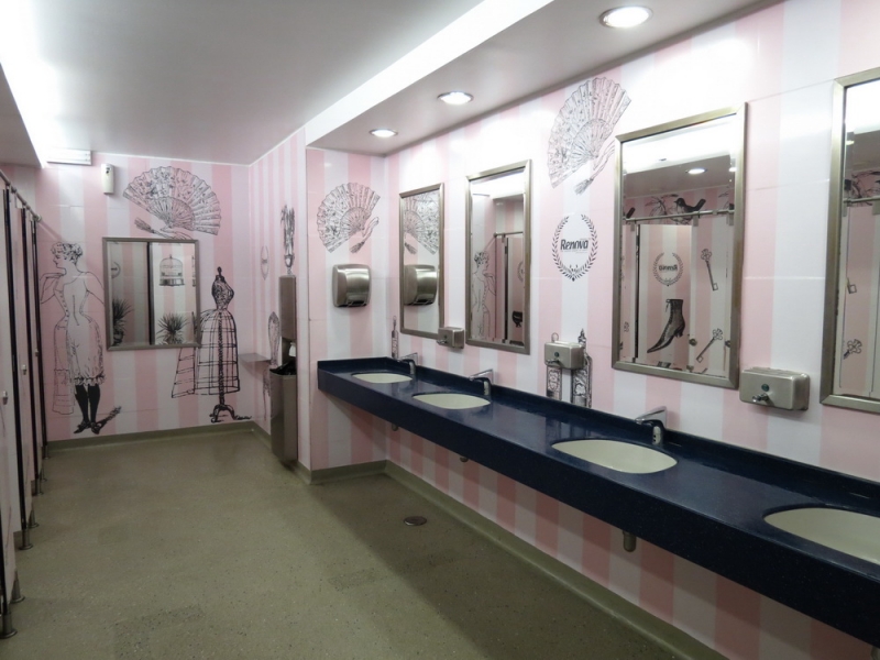 По нужде в различных уголках Мира (фото)