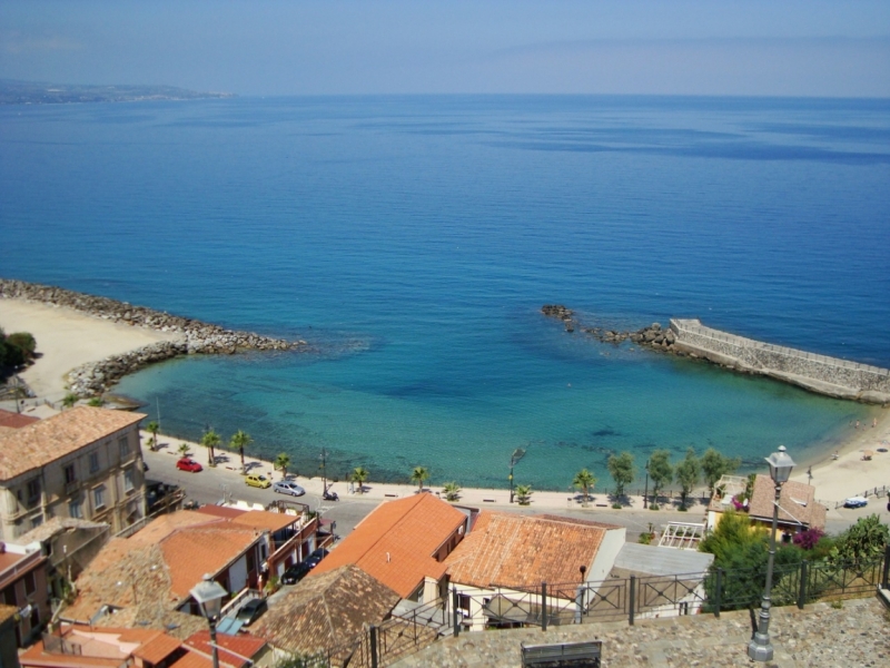 нужна помощь - пляжи Калабрии с двух сторон