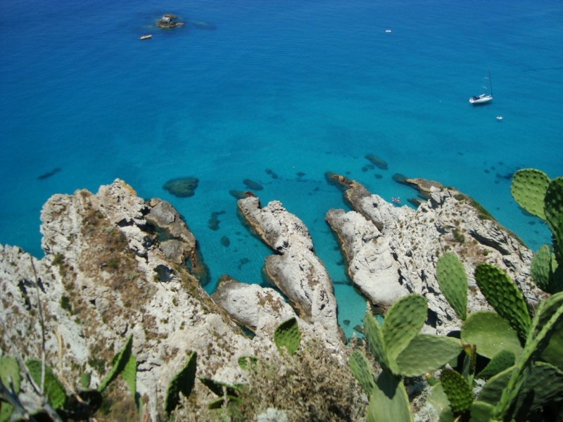 нужна помощь - пляжи Калабрии с двух сторон