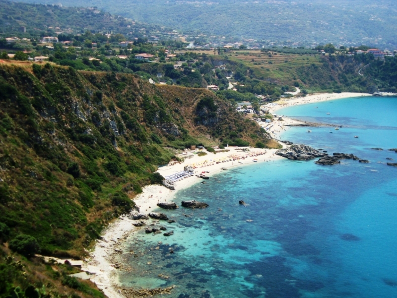 нужна помощь - пляжи Калабрии с двух сторон