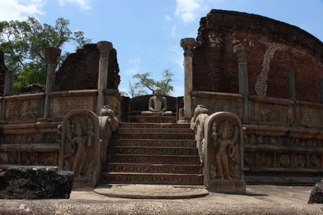 Шри Ланка в одиночку: Храмы, горы, море и 3 национальных парка