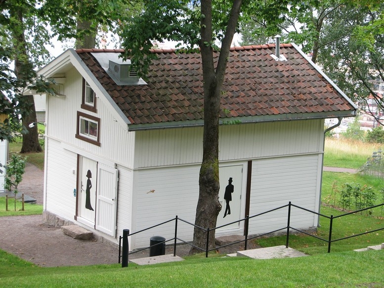 По нужде в различных уголках Мира (фото)