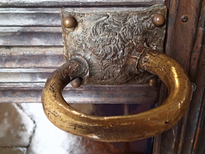 Окна, ставни, витражи, двери и ворота (фото)