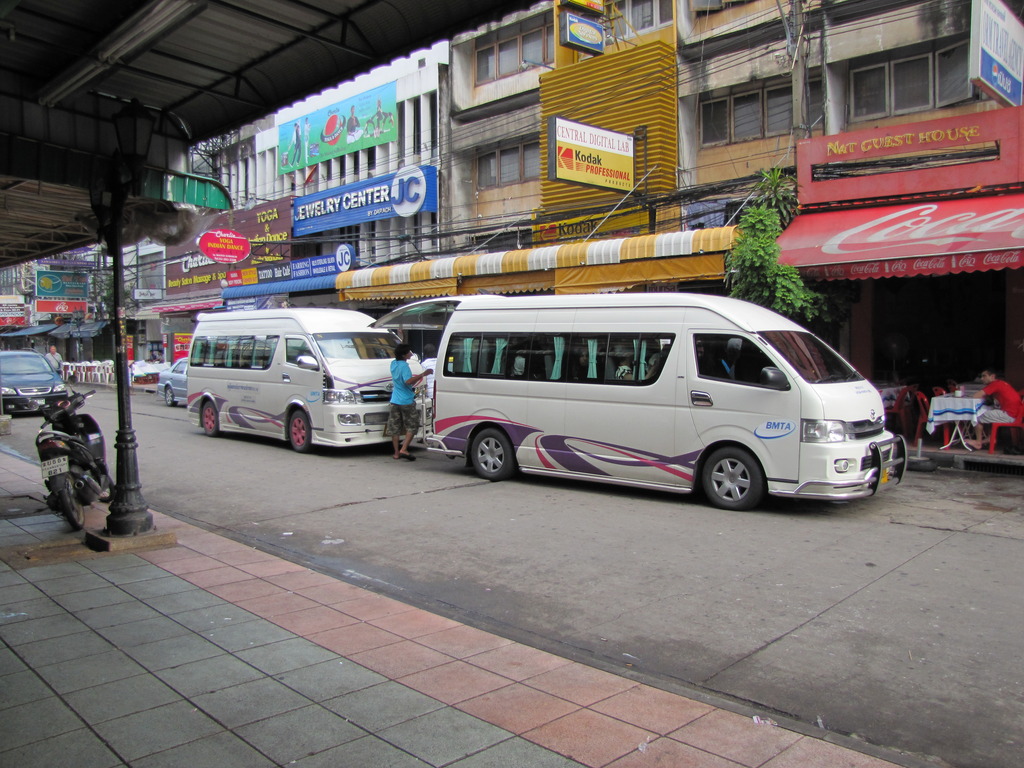 Трансфер ко чанг. Бангкок минибас. Бангкок ко Чанг. Минибас на ко Чанг. Микроавтобусы в Таиланд.