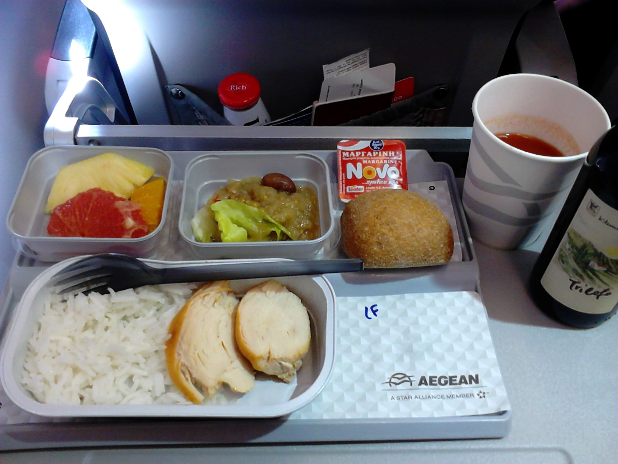 Сервис еды на неделю. Авиакомпания Aegean Airlines. Aegean Airlines питание. Aegean Airlines Москва Афины. Aegean питание на борту.