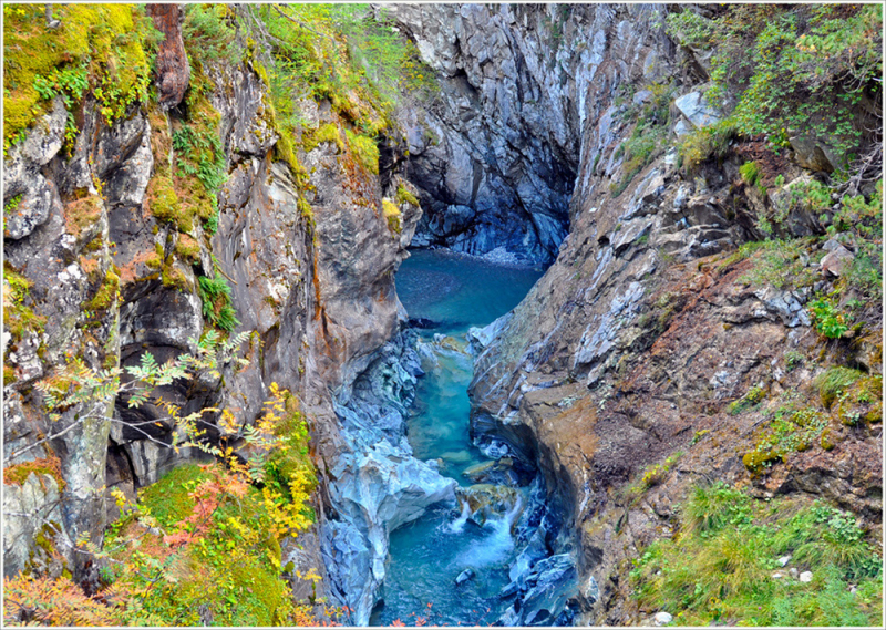 Город и каньон