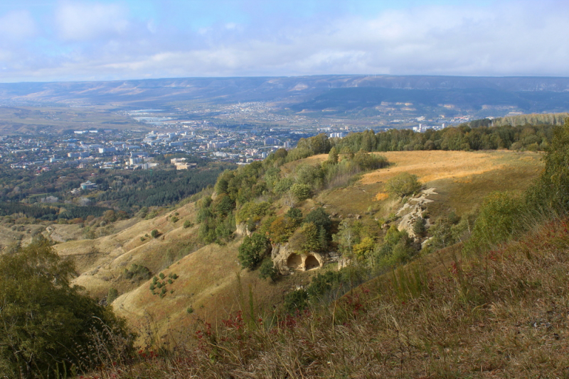 Верхний (Горный) парк. Вид на гроты